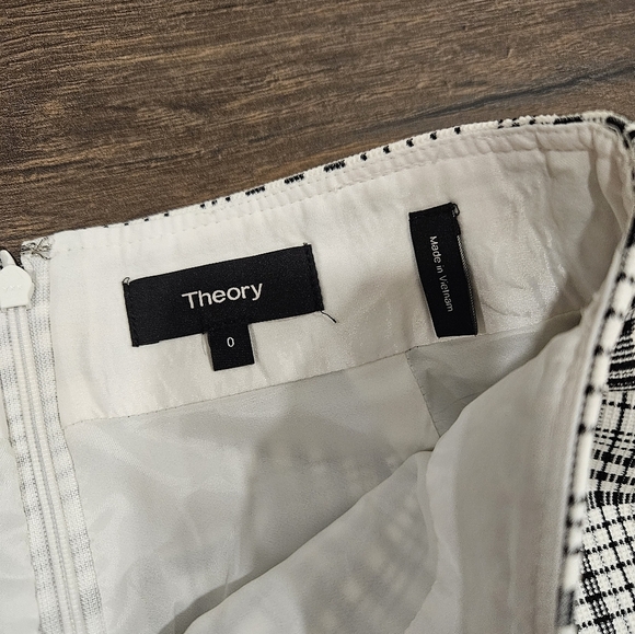 Theory Plaid Mini Skirt - SIZE 0 - Picture 11 of 13